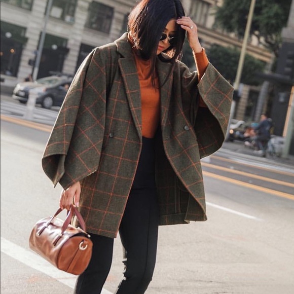 BCBGMaxAzria Jackets & Blazers - BCBG MAX AZRIA - window panel cape